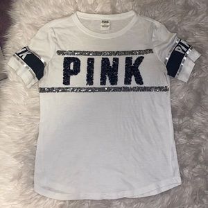PINK logo black and white beaded shortsleeve shirt